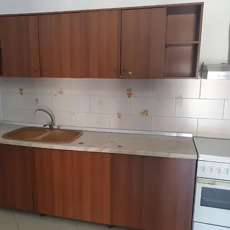 2 Bedroom 15 Min By Bus To Center Appartamento