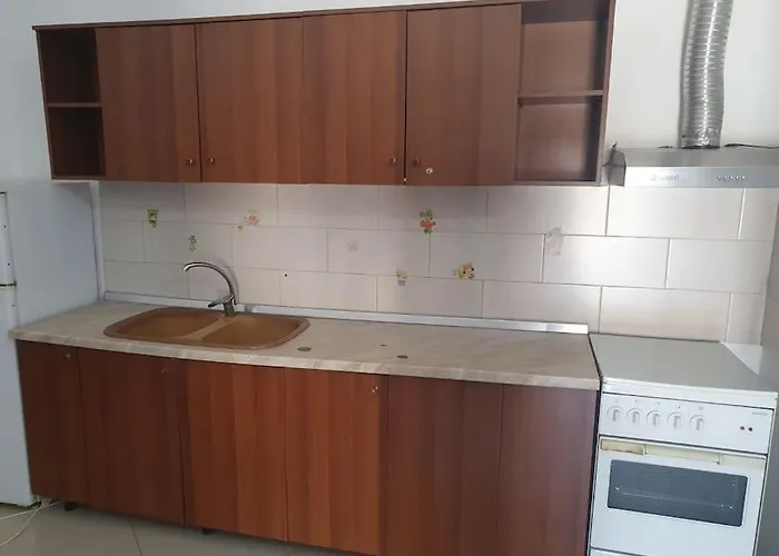 2 Bedroom 15 Min By Bus To Center Daire