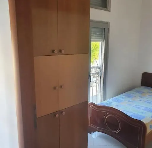 公寓 2 Bedroom 15 Min By Bus To Center 地拉那